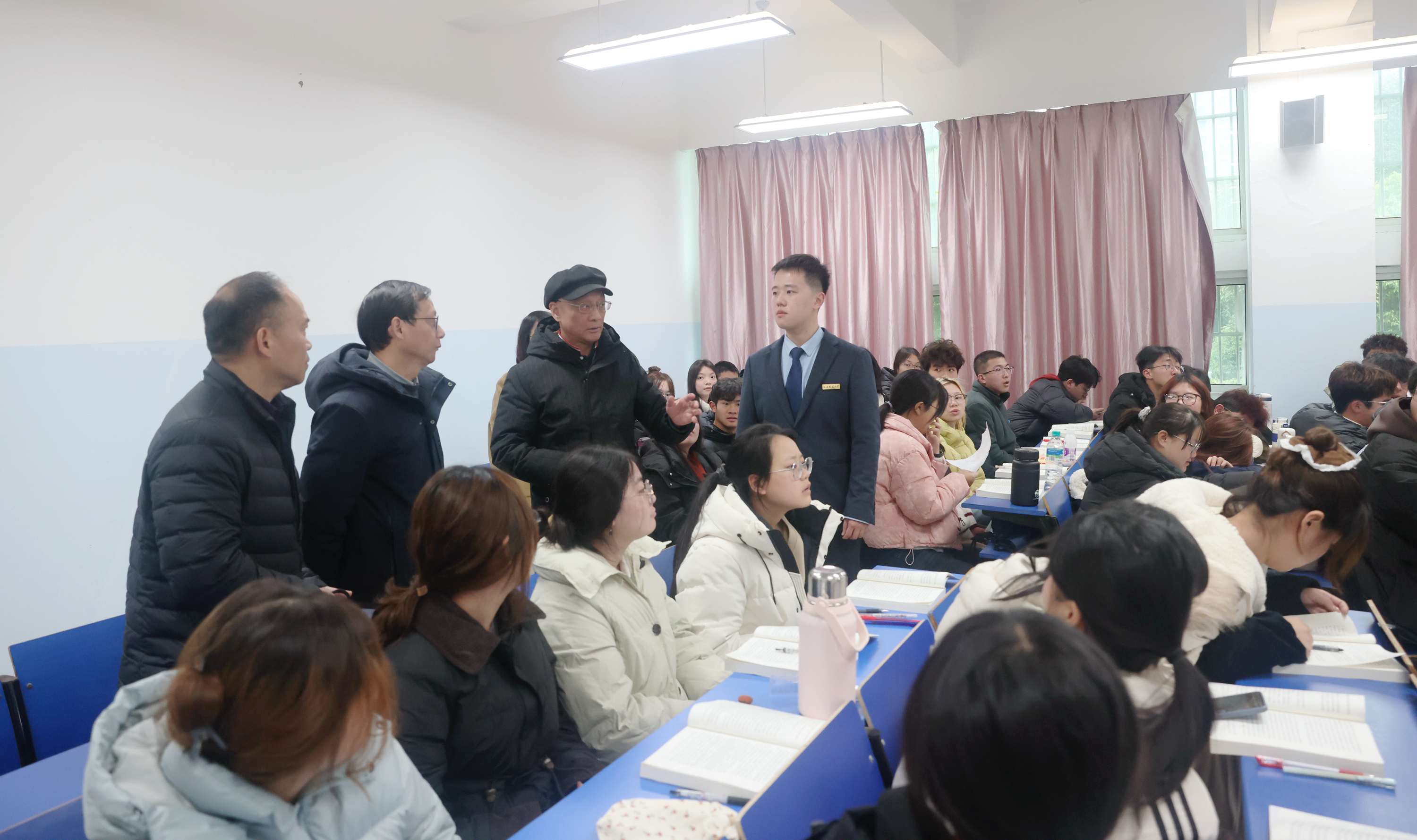 黄书记听课照片.jpg